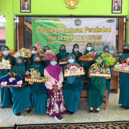 Ingin Ibu-ibu Mandiri dan Berdaya, Ketua PKK Desa Pungpungan Adakan Pelatihan Hantaran Pernikahan